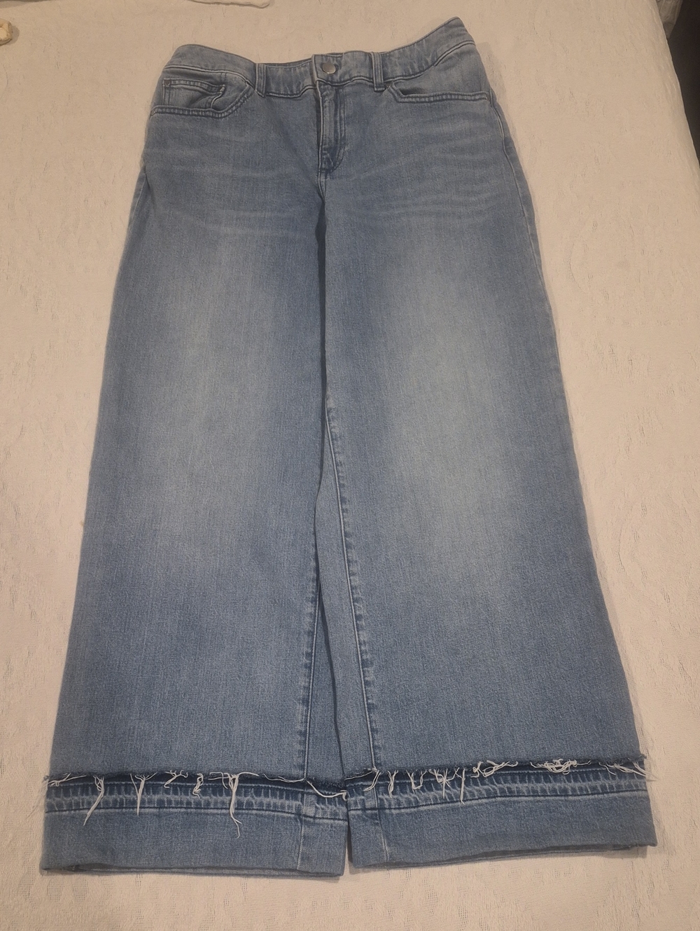Talbots Size 6 Relaxed Wide Leg Jeans in Light Denim With Cuffed Drop Hem